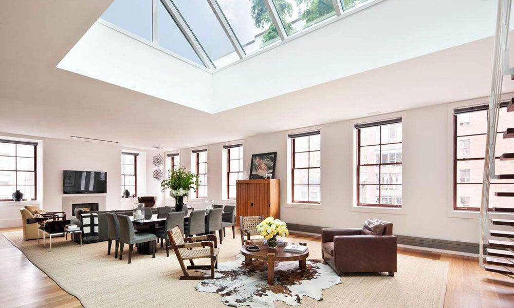 Pembangunan skylight juga bisa membuat rumah menjadi lebih terang