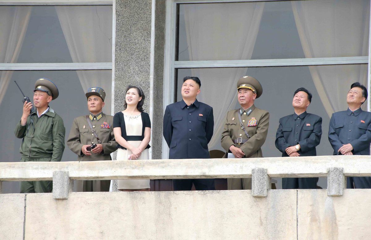 Kim dan Ri terlihat dalam kunjungan ke Unit 1017 Tentara Rakyat Korea (KPA) Air dan Anti-Angkatan Udara.