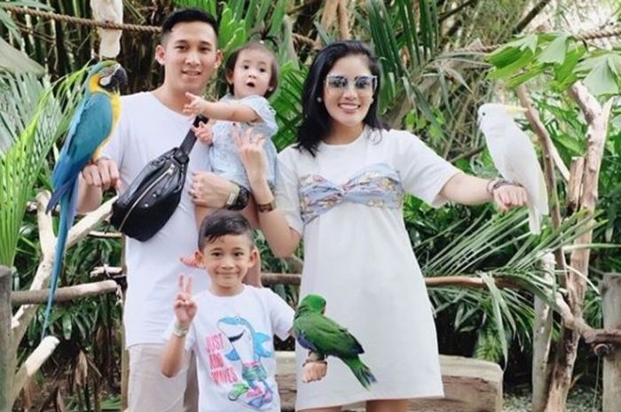 Pernah Jadi Artis Paling Ngetop Di Tahun 2010 Nindy Ayunda Tinggal Di Rumah Mewah Bergaya Klasik Usai Dinikahi Pengusaha Tajir Askara Parasady Harsono Semua Halaman Grid Id