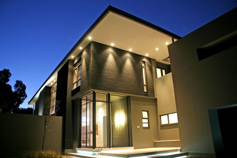 Lampu LED untuk penerangan fasad meningkatkan arsitektural.