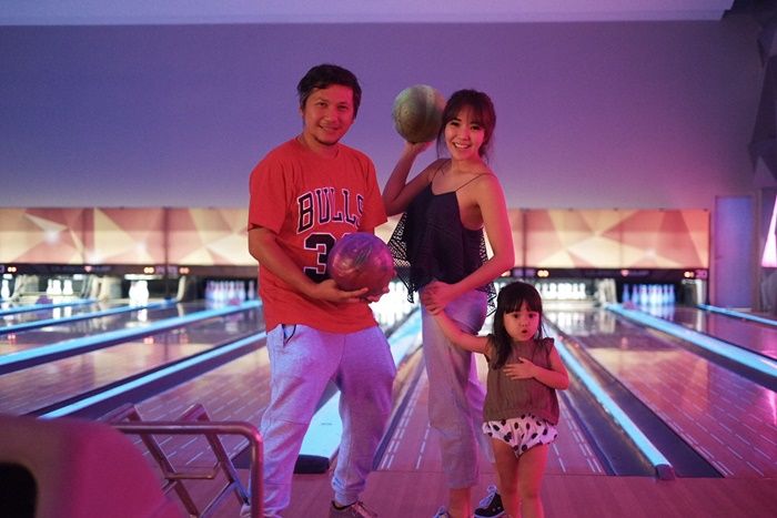 Gading Marten, Gisella, dan Gempi bermain bowling