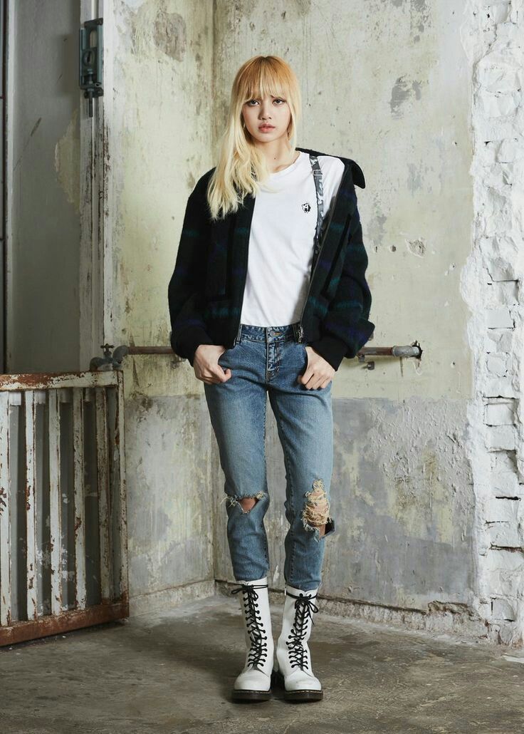 6 Inspirasi Fashion Edgy Ala Lisa 