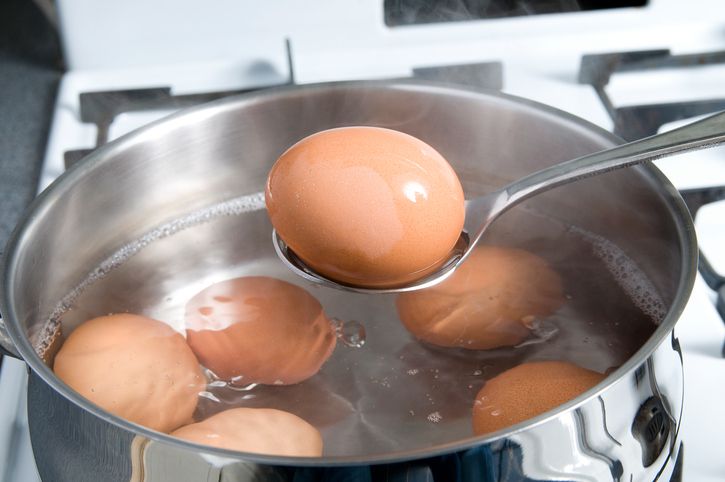 Merebus telur menggunakan teknik