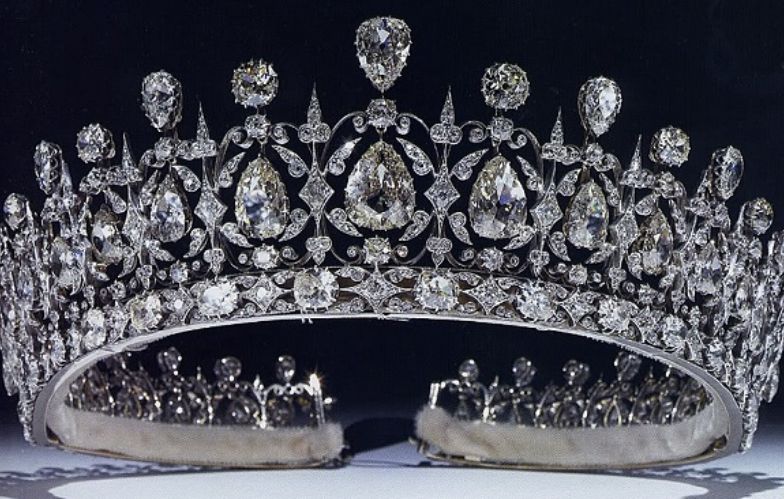 7 Mahkota Terkenal Di Dunia Salah Satunya Milik Ratu Elizabet Ii Semua Halaman Grid