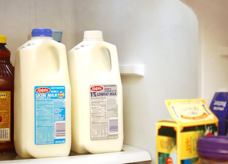 Kenapa kita tidak boleh simpan susu di pintu kulkas?