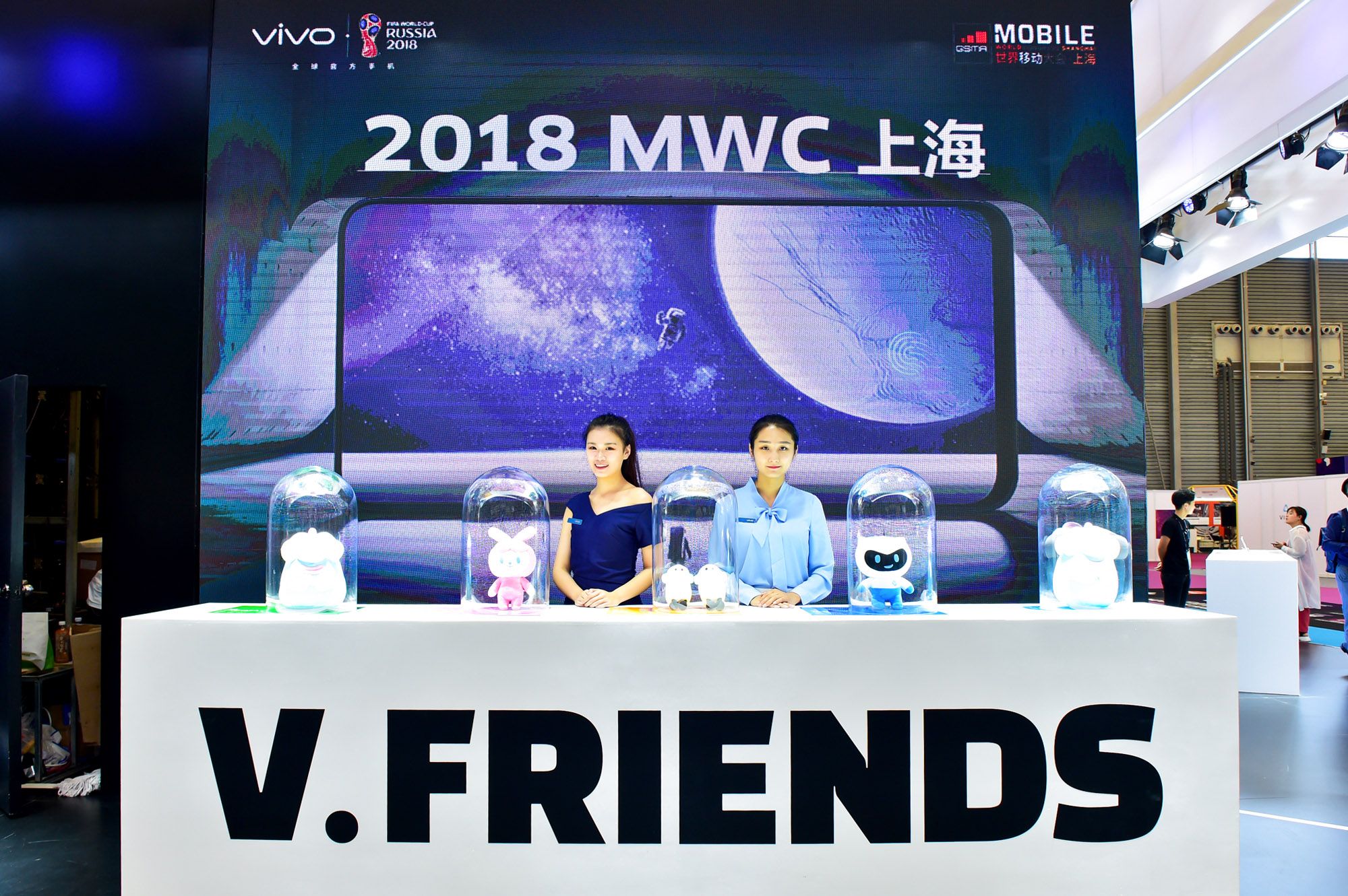 Booth vivo di MWC 2018 Shanghai memperkenalkan maskot berdasarkan dari fitur baru yang diusung vivo
