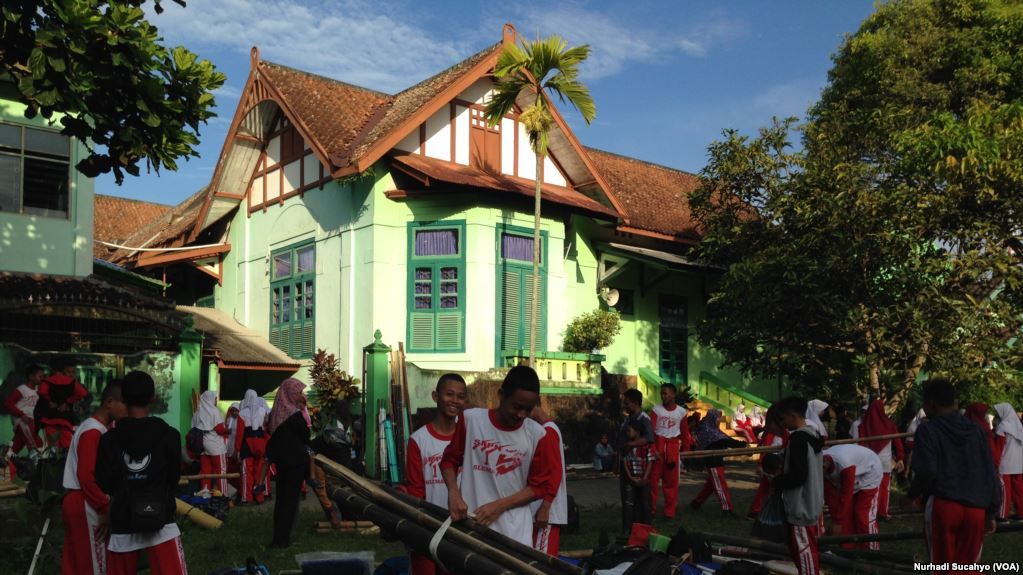  Siswa SMP N 1 Sleman, DI Yogyakarta berkegiatan di sekolah. Seperti yang lain, sekolah ini juga menerapkan zonasi dalam penerimaan siswa baru. 