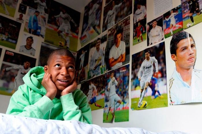 Kamar Kylian Mbappe