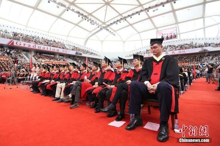Setelah 7 Tahun Kuliah Yao Ming Si Raja Meme Ini Pun Akhirnya Wisuda Semua Halaman Intisari Setelah 7 Tahun Kuliah Yao Ming Si Raja Meme Ini Pun Akhirnya Wisuda Semua Halaman Intisari