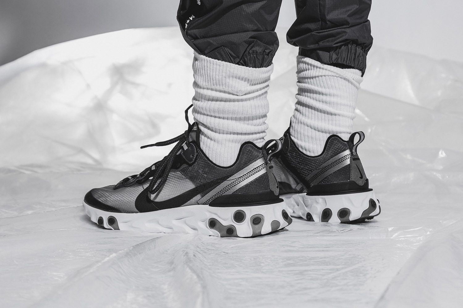 harga nike react element 87