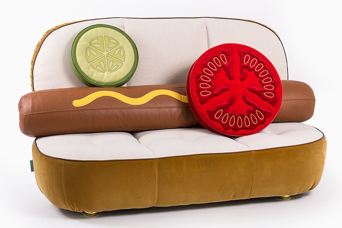 sofa hotdog | dok. cdn.vox-cdn.com