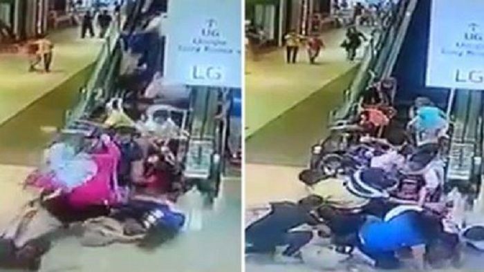 Pengunjung Mall Berjatuhan karena Eskalator Berbalik Arah