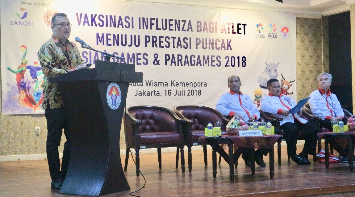  Joselito STA. ANA, MD selaku General Manager Sanofi Pasteur Indonesia memberikan presentasi dengan 