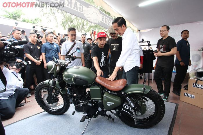 Presiden Jokowi Menengok Motor Custom Milik Gibran Rakabuming di Otobursa 2018