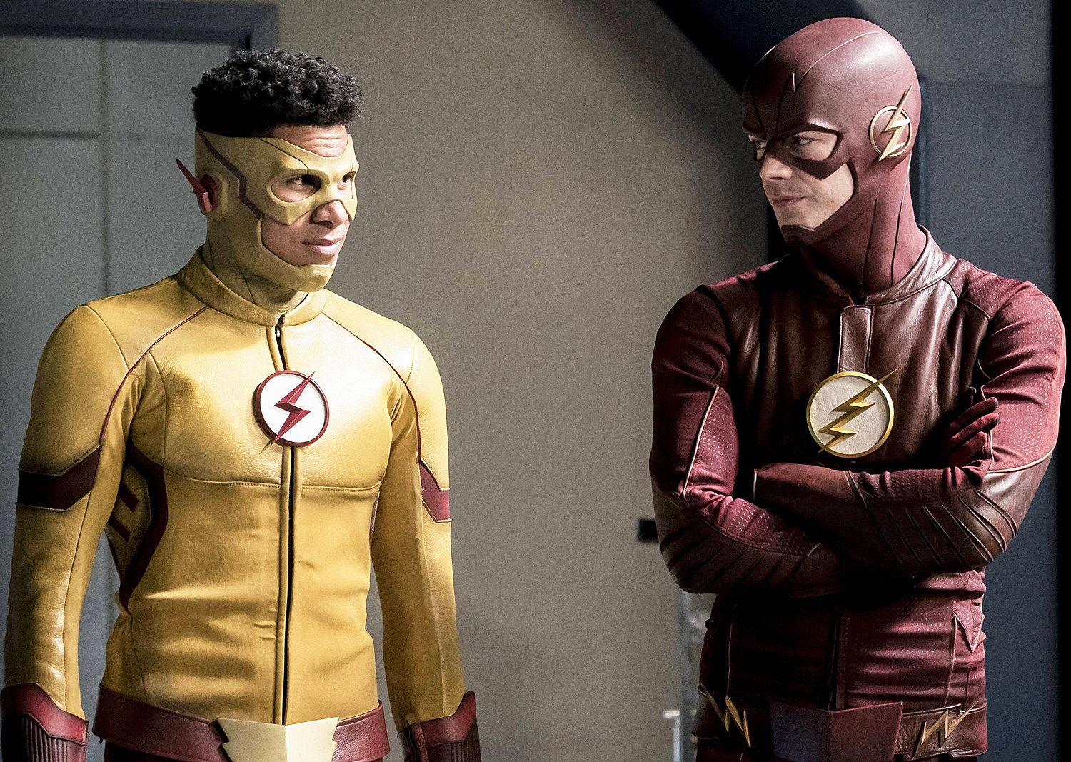 The Flash - Wally West (kiri), Barry Allen (kanan)