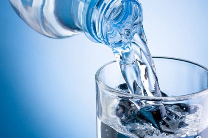 Perbanyak minum air mineral