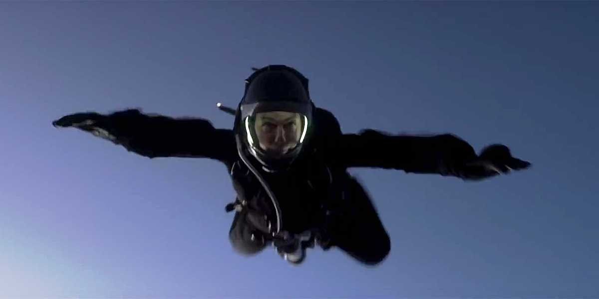 Tom Cruise saat adegan HALO Jump dalam Mission: Impossible Fallout