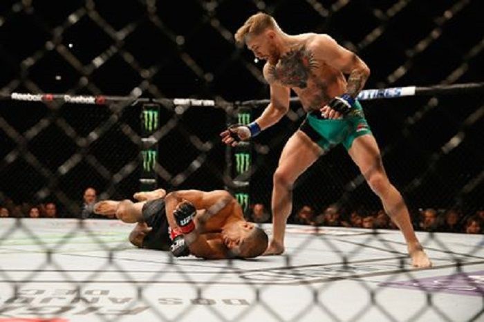 McGregor saat meng-KO Jose Aldo