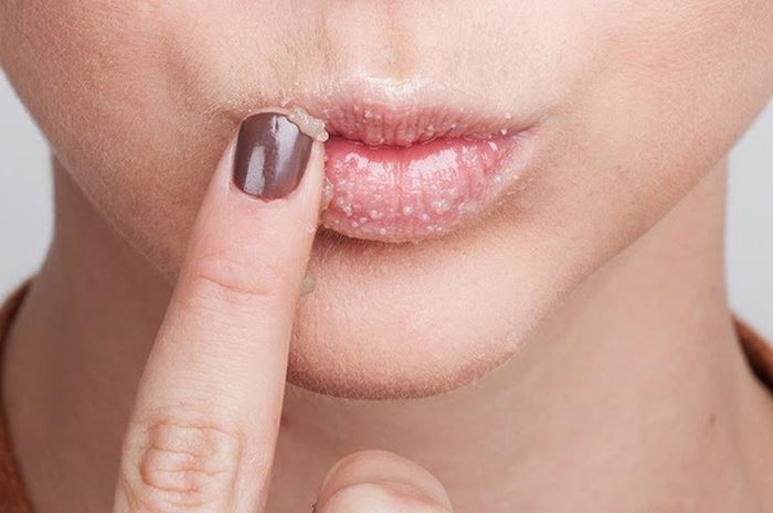 4 Tips Mudah Supaya Lipstik Kita Tahan Lama Dan Tidak Mudah Luntur Semua Halaman Cewekbanget 4 Tips Mudah Supaya Lipstik Kita Tahan Lama Dan Tidak Mudah Luntur Semua Halaman Cewekbanget