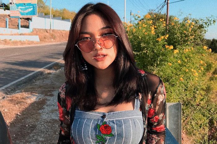 Begini Gaya Seksi Marion Jola Saat Berada Di Balik Meja Pembawa Berita Tv Begini Gaya Seksi Marion Jola Saat Berada Di Balik Meja Pembawa Berita Tv