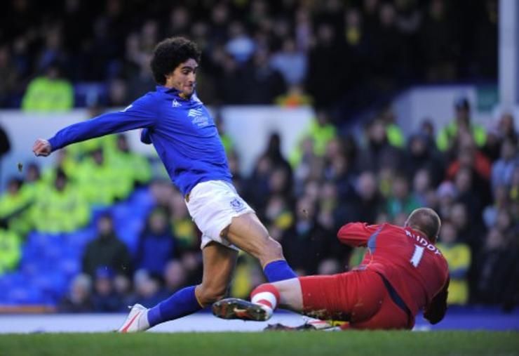 Norwich City's John Ruddy saves at the feet of Everton's Marouane Fellaini (left)