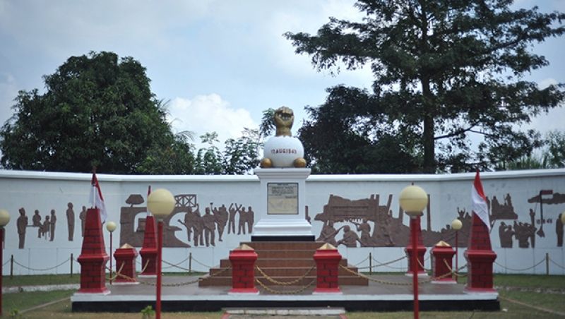 Monumen Kebulatan Tekad