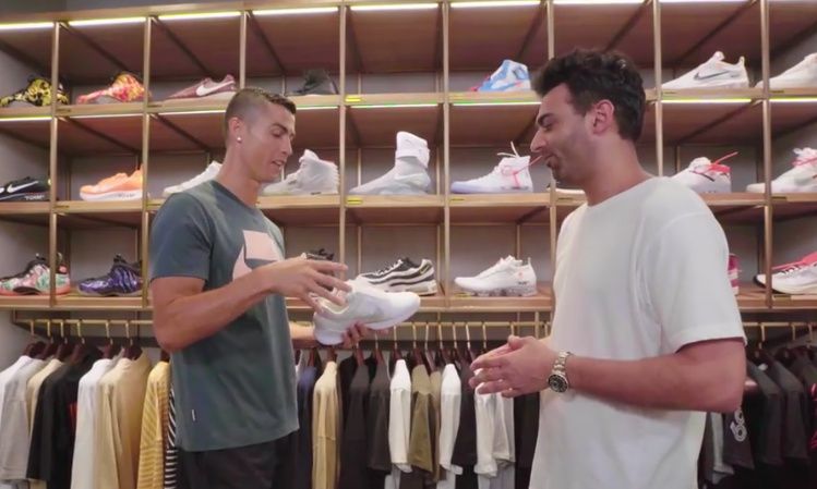 Cristiano Ronaldo belanja sneakers