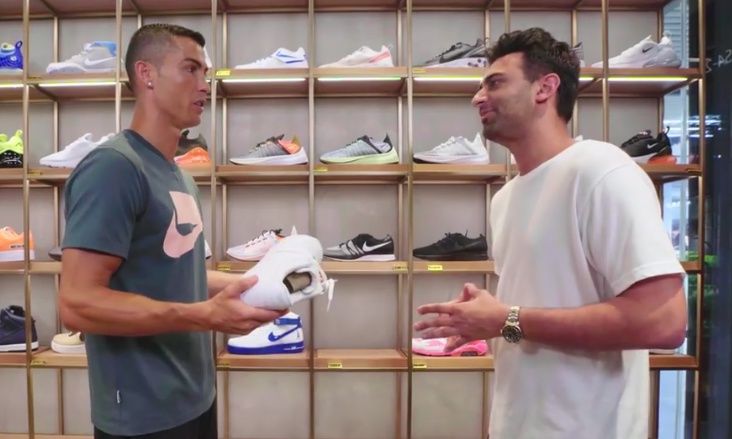 Cristiano Ronaldo belanja sneakers