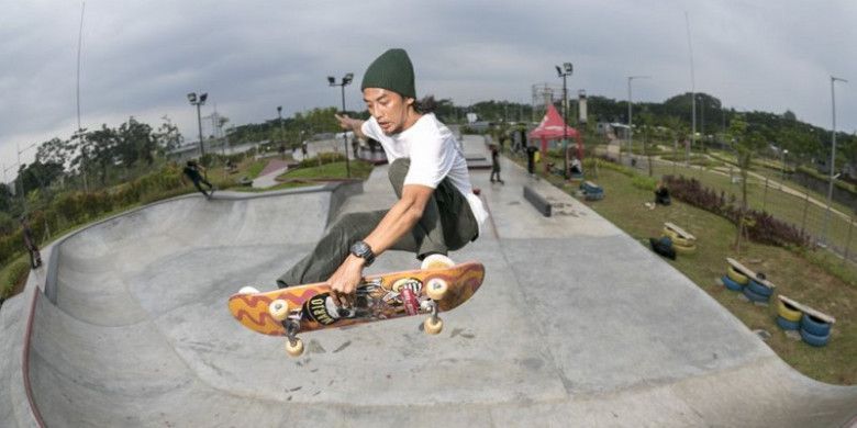 Salah satu pemain skateboard Indonesia berlatih jelang persiapan Asian Games 2018 SD Xtreme Park