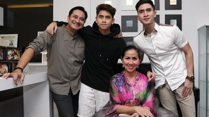 Kenang Kelahiran Athalla Naufal Venna Melinda Unggah Foto Lawas Bersama Ivan Fadilla Kenang Kelahiran Athalla Naufal Venna Melinda Unggah Foto Lawas Bersama Ivan Fadilla