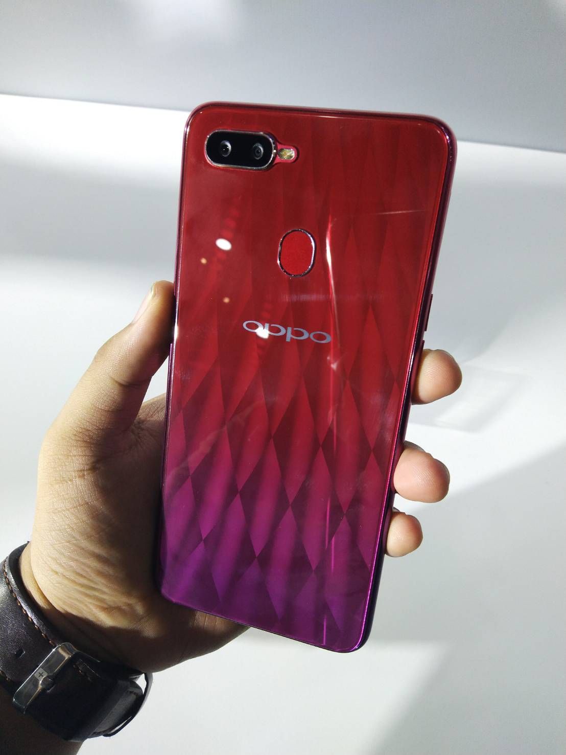 Oppo F9 Sunrise Red