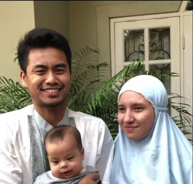 Tontowi Ahmad dan keluarga