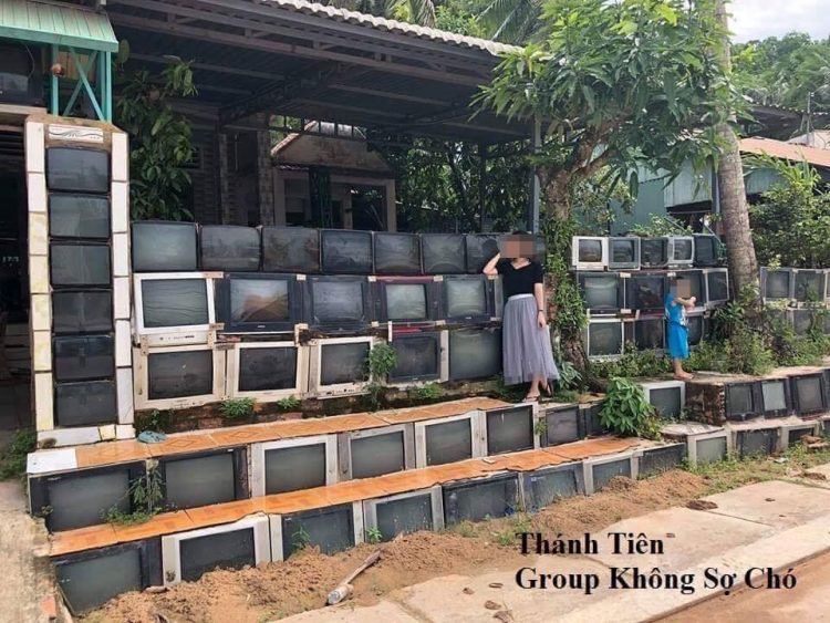 Pagar Rumah dari Televisi