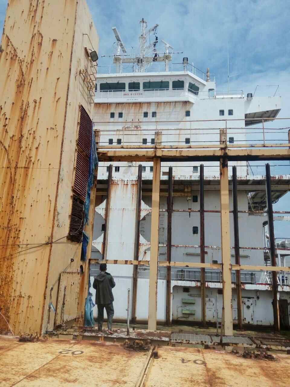 Kapal barang Sam Ratulangi PB 1600 itu disebutkan dalam keadaan laik jalan