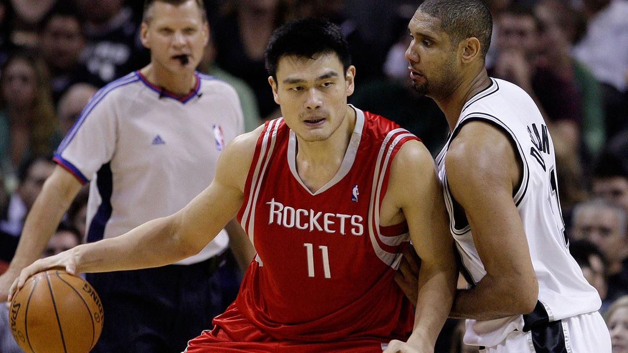 Yao Ming saat membela Houston Rockets