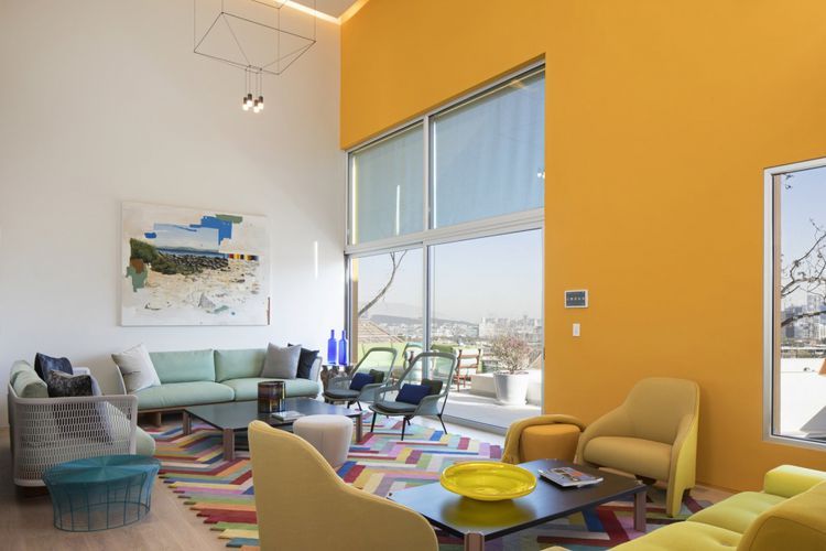 Dirancang dengan beragam warna cerah, Casa TEC 2015 berada di kota Monterrey dan dekat dengan lokasi