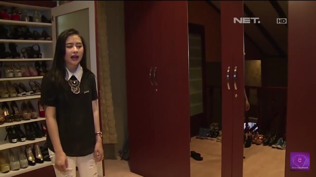 Rak sepatu prilly latuconsina