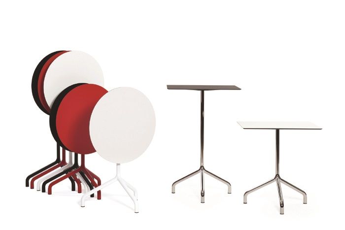 Meja berdesain modular dapak diubah bentuk dan fungsinya menjadi semacap papan displai atau pembatas ruang.