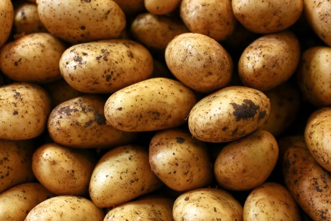 Membersihkan karat dengan kentang