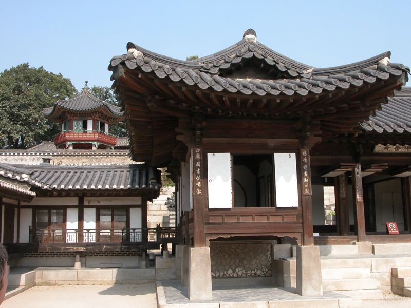 Ruangan di tengah-tengah istana bagian dalam disebut Daejojeon.