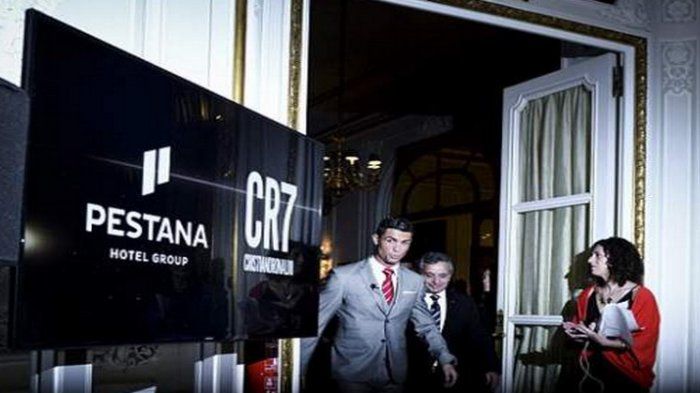 Cristiano Ronaldo saat peluncuran salah satu hotel miliknya