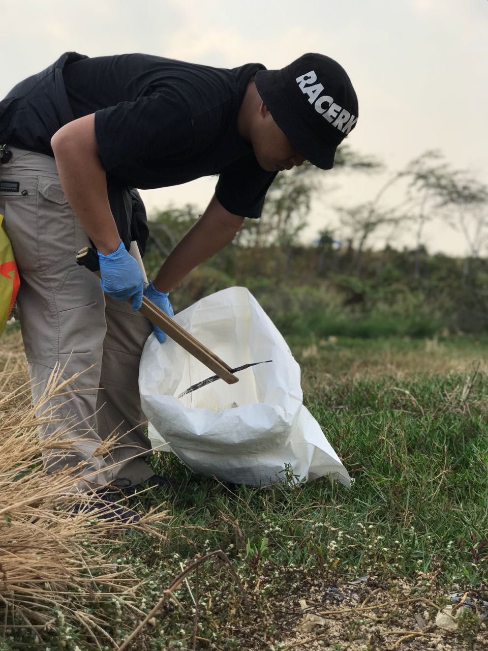 Aksi bersih-bersih bersama dalam World Clean Up Day