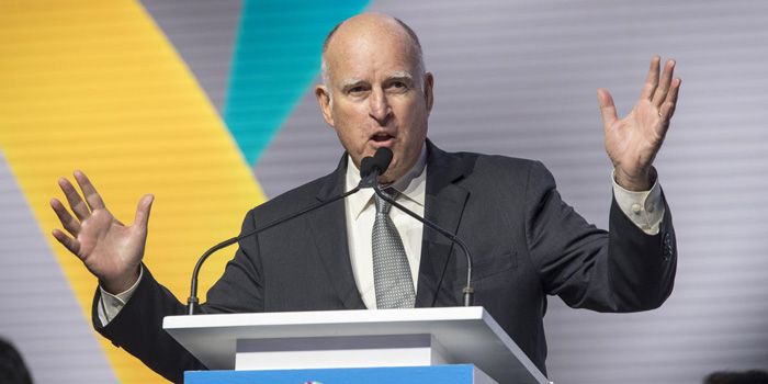 Gubernur California Jerry Brown tegaskan niatnya untuk luncurkan sendiri satelit iklim.