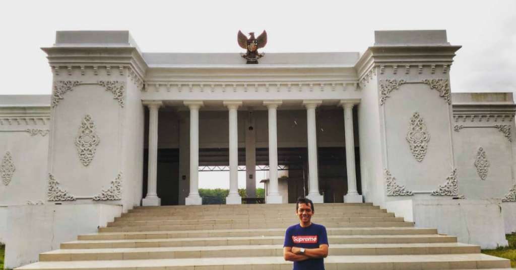 Kantor Desa mirip Istana Negara