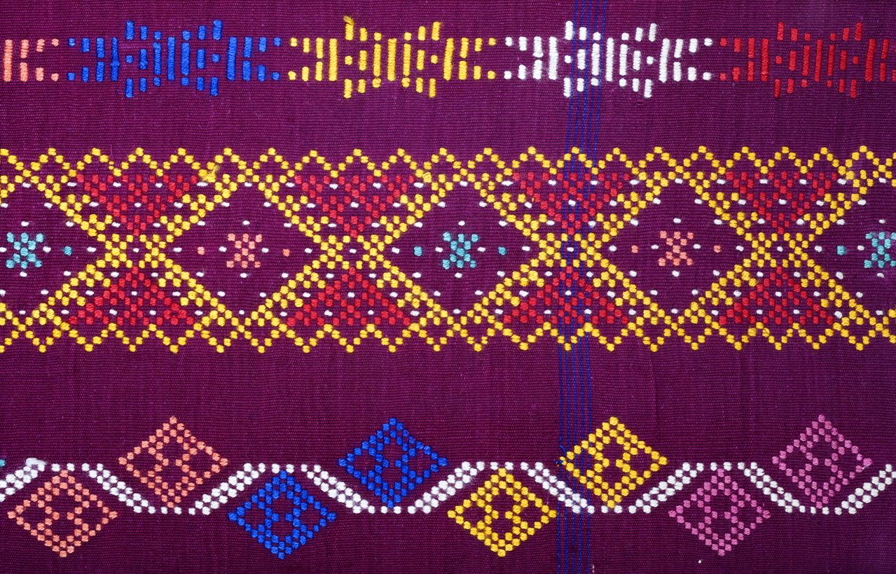 Kain ulos merupakan kain tradisional khas dari provinsi