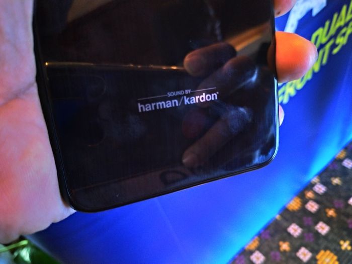 logo Harman Kardon di Advan G3