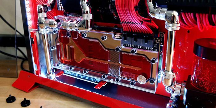 Graphics card menjadi kebanggaan tersendiri bagi gamer, sampai sengaja diperlihatkan dengan memilih badan komputer yang tembus pandang.