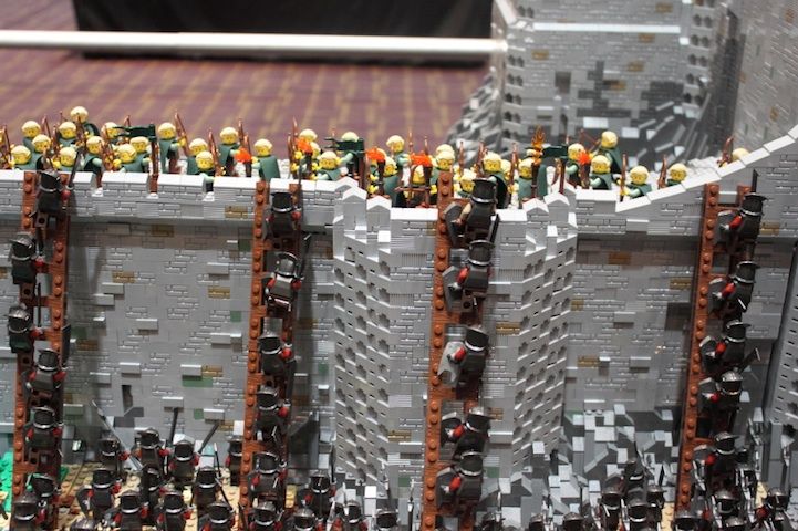 Perang Helm's Deep di Lord of the Rings yang Disusun dari LEGO