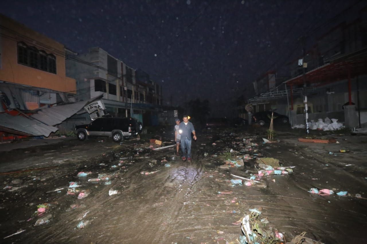 Foto gempa dan tsunami di Palu