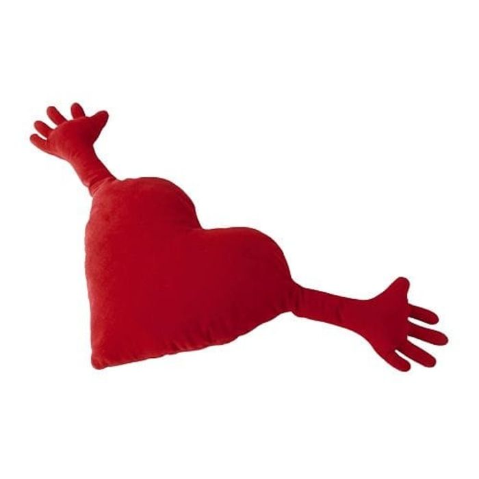 Cushion berbentuk hati dengan dua tangan